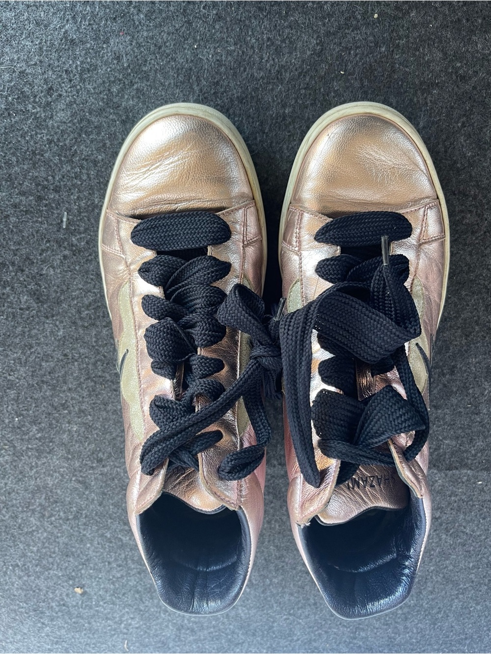 Poshmark title
KK DODDS Shazam Metallic Rose Gold Leather Lightning Bolt size38